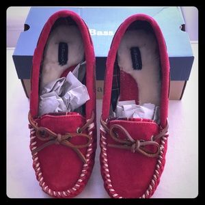 BRAND NEW G.H. Bass & Co. Red Fur-lined Moccasins